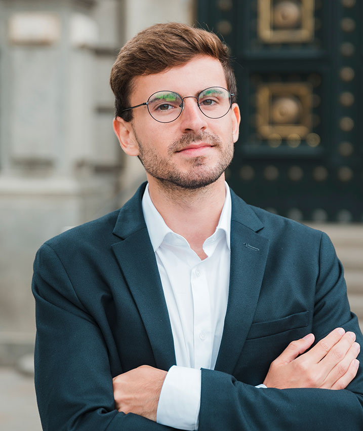 Dr. Manolo Cadena